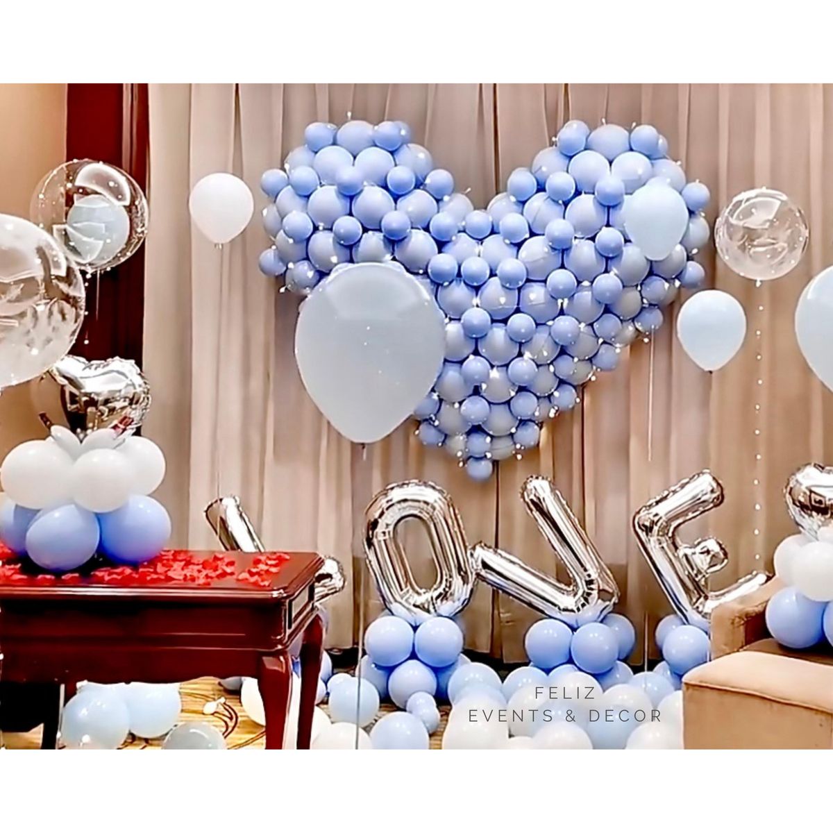 Dreamy Blue White Heart Balloon Decoration Hong Kong, Giant Heart Balloon Structure, Silver LOVE Balloon Stand, Bubble Balloons, Red Petals, Romantic Proposal Setup, 香港求婚佈置, 巨型心形氣球, 藍白主題, 專人上門佈置。