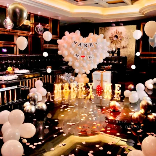 Romantic White Silver Proposal Decoration Hong Kong, Giant White Heart Balloon, Marry Me Lights, Chrome Silver Balloons, White Petals, 香港求婚佈置, 巨型白色心形氣球, Marry Me字母燈, 專人上門佈置。