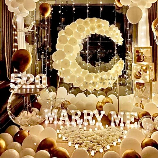 Dreamy Moon Proposal Decoration Hong Kong, Marry Me Lights, I Love U Lights, Giant Moon Balloon, Cloud Balloon, Bubble Balloon, LED Candles, 香港求婚佈置, 夢幻月亮主題, 專人上門佈置。