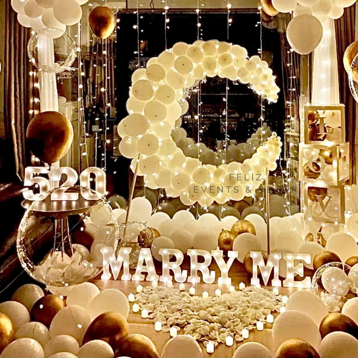 Dreamy Moon Proposal Decoration Hong Kong, Marry Me Lights, I Love U Lights, Giant Moon Balloon, Cloud Balloon, Bubble Balloon, LED Candles, 香港求婚佈置, 夢幻月亮主題, 專人上門佈置。