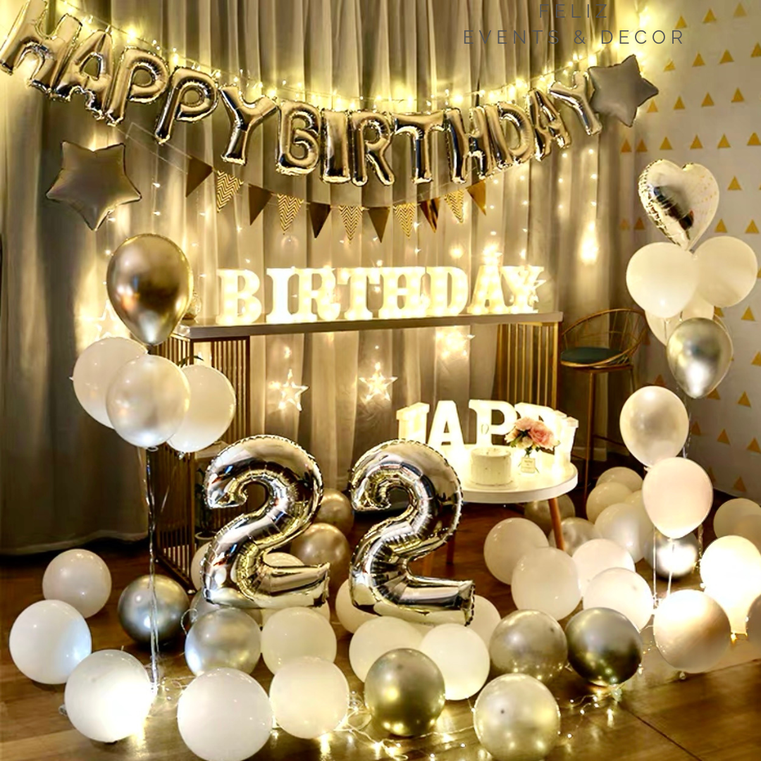 Classic Silver and White Birthday Balloon Set Hong Kong, Silver Number Balloons, White Foil Star Balloons, Metallic Silver and Matte White Balloons, Modern Birthday Decor HK, Silver Triangular Banner, 經典銀白閃爍生日派對佈置套裝，香港銀色數字氣球，白色星形氣球，金屬銀色氣球，香港生日佈置，銀色三角拉旗，上門氣球佈置服務。