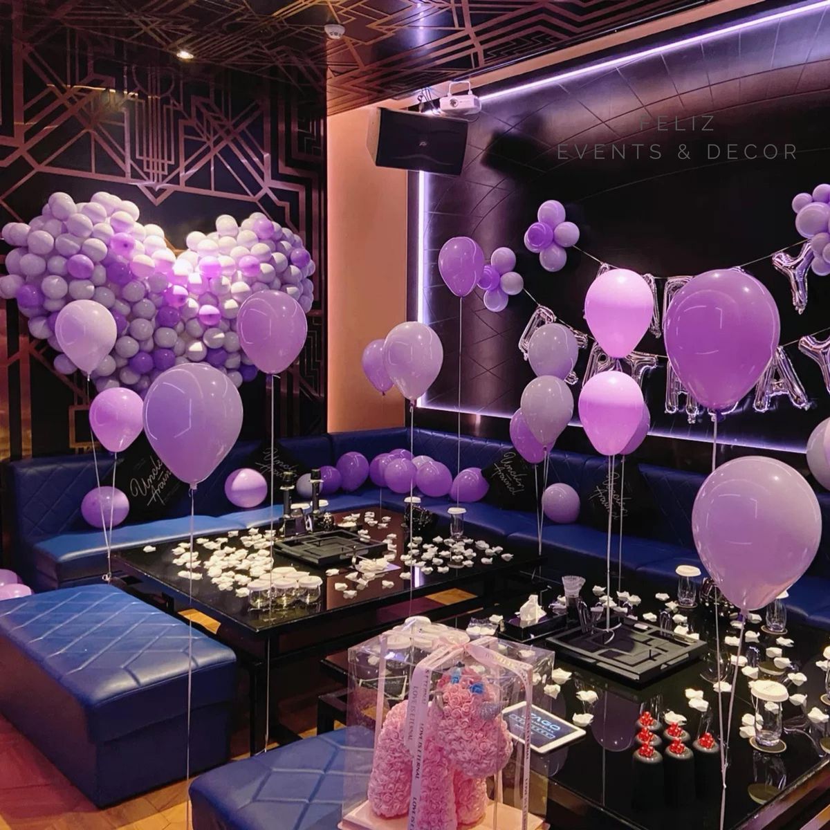 Dreamy Purple Birthday Decoration Hong Kong, Giant Heart Balloon Structure, Silver Happy Birthday Foil Balloons, Macaron Purple Balloons, Flower Balloon Base, Ivory Petals, 香港生日佈置, 巨型心形氣球, 夢幻紫色系, 專人上門佈置。