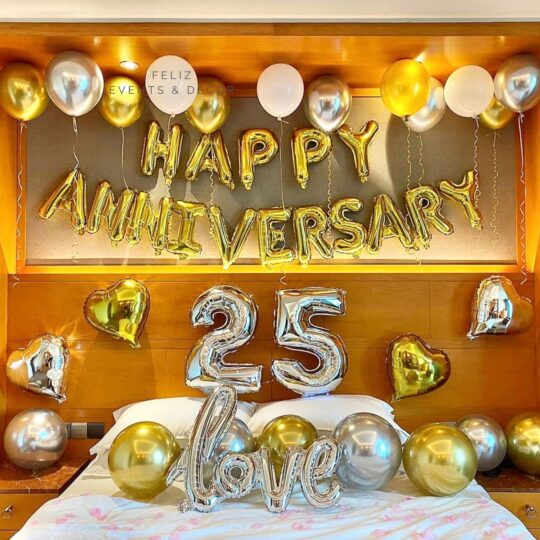 Gold and Silver Anniversary Party Set Hong Kong, Happy Anniversary Balloons, Chrome Gold and Silver Balloons, Love Foil Balloons, Bedroom Surprise Styling, Helium Balloons Hong Kong, 香港氣球, 週年紀念佈置, 金銀色氣球, 數字氣球, 酒店房驚喜。