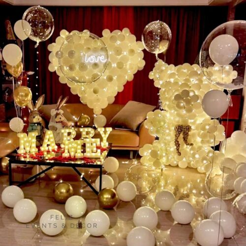 Dreamy White Gold Bear Proposal Decoration Hong Kong, Giant Balloon Bear, Giant Heart Balloon, Marry Me Lights, Bubble Balloons, Red Petals, 香港求婚佈置, 氣球小熊, 巨型心形氣球, 專人上門佈置。
